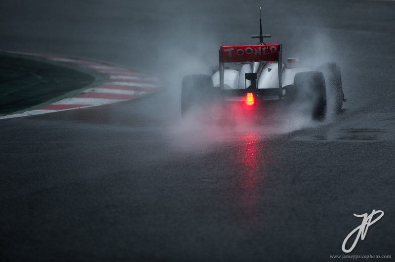 Illustration for article titled The Tense Beauty Of Formula One Practice In Barcelona